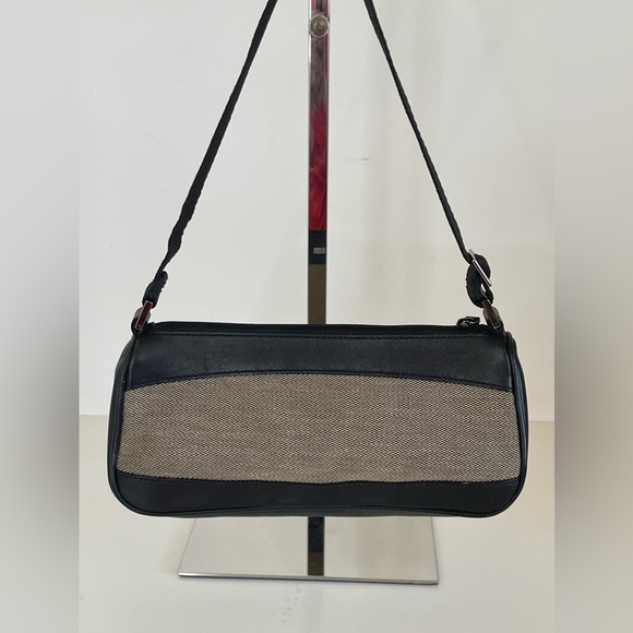 Gucci Baguette Shoulder Bag - Picture 4 of 12